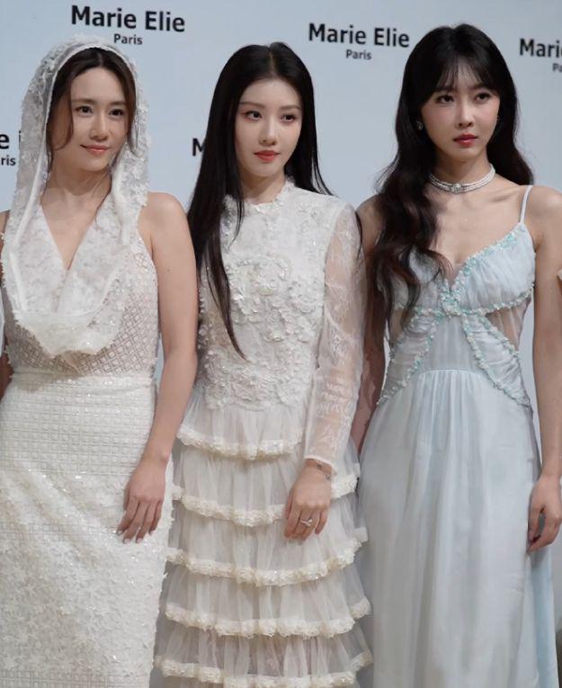 上海这天,赵露思身材傲人,被张萌吓一跳,满头银发的雪姨赢麻了