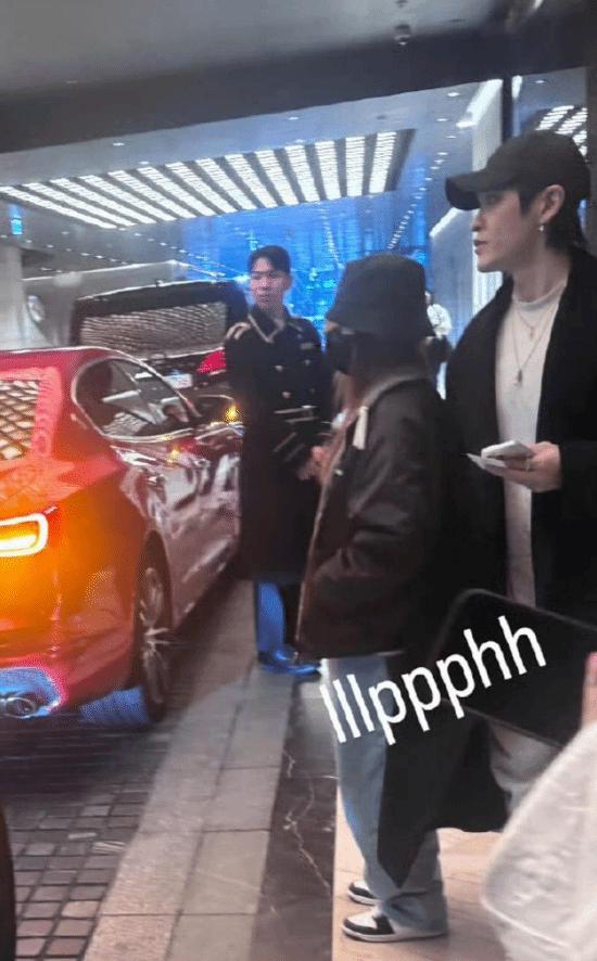 八年恋情藏不住!邓紫棋与男友约会现身首尔街头