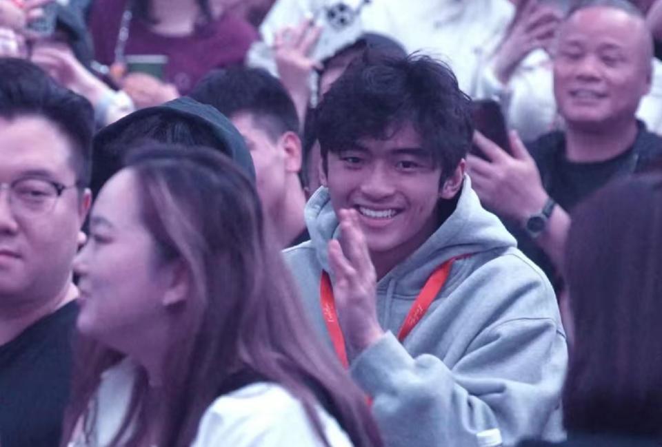 “外甥像舅,侄女像姑”的俗语,在谢振轩和窦靖童身上具象化了