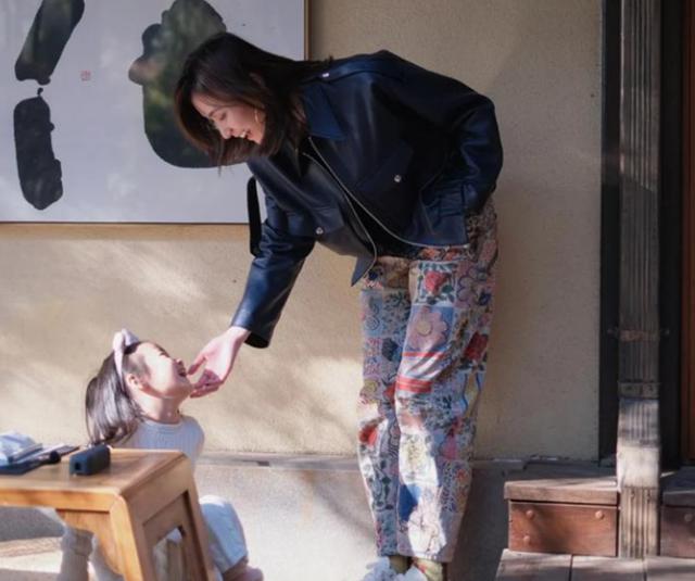 海哈金喜谈离婚后生活,李亚鹏会送女儿上学,夏夏还不知他们分开