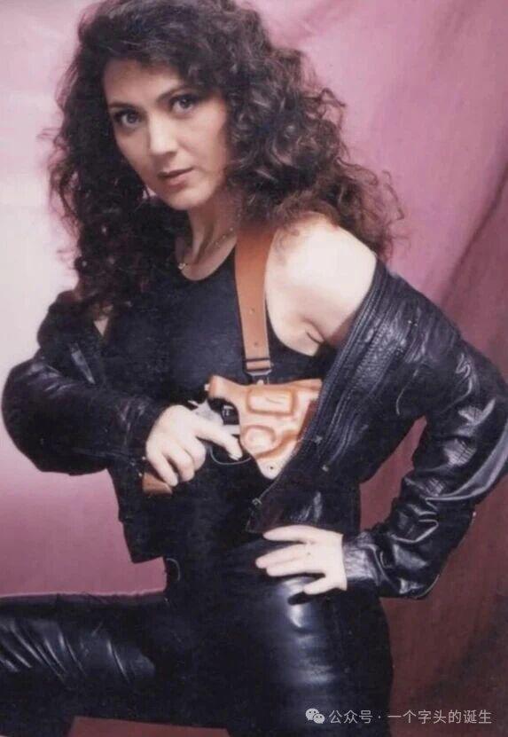 紫衫龙王 | 香港艺人施明离世