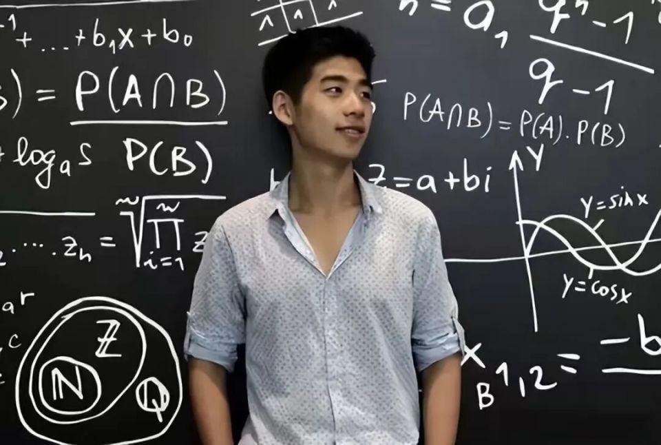 当年被嘲配不上何超盈，如今成豪门女婿天花板，辛奇隆凭什么？