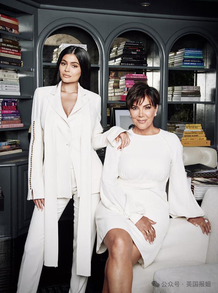 卡戴珊70岁母亲爆红成中国“财神奶”？被网友P成锦鲤求财运，本人回应