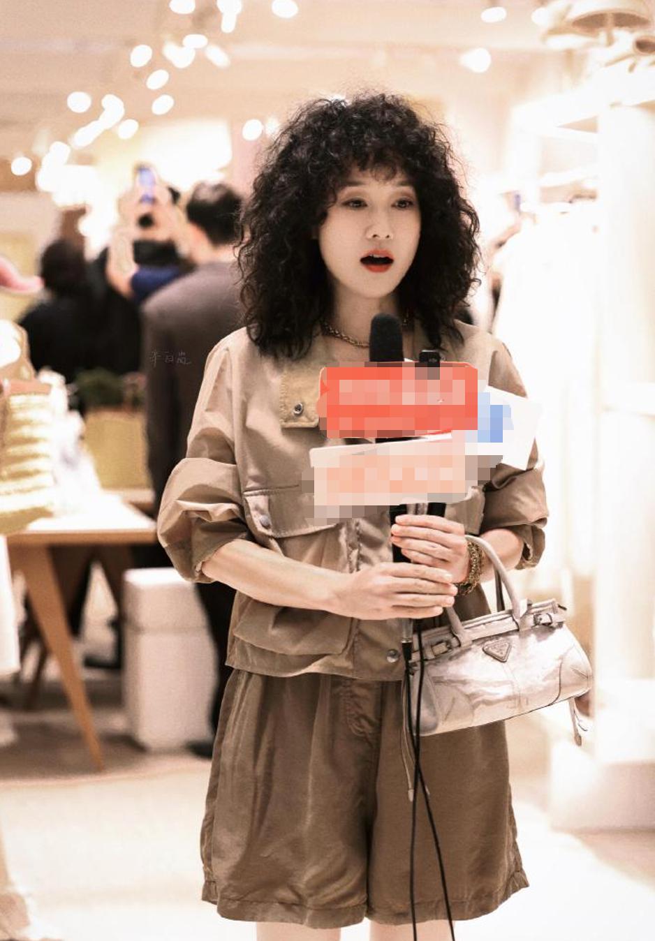 马伊琍“炸毛”造型亮相，爆炸头神似“步惊云”，网友：俏皮到犯规