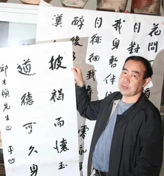贾浅浅论文被指抄袭父亲贾平凹：20年前的句子，改一个字就变成自己的
