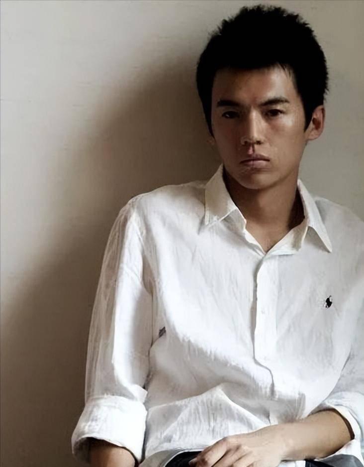 高原表弟、周迅前任、齐溪前夫…出道23年后，宋宁峰解锁新身份