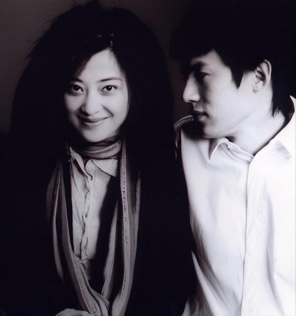 高原表弟、周迅前任、齐溪前夫…出道23年后，宋宁峰解锁新身份