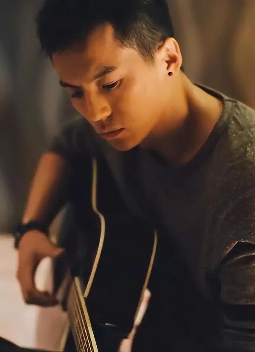 高原表弟、周迅前任、齐溪前夫…出道23年后，宋宁峰解锁新身份