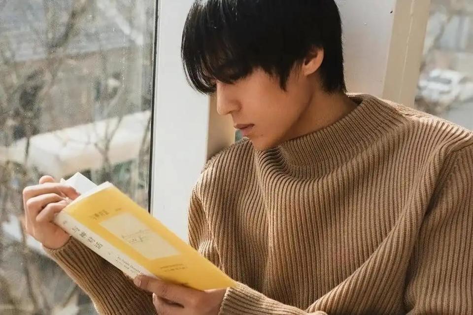 高原表弟、周迅前任、齐溪前夫…出道23年后，宋宁峰解锁新身份