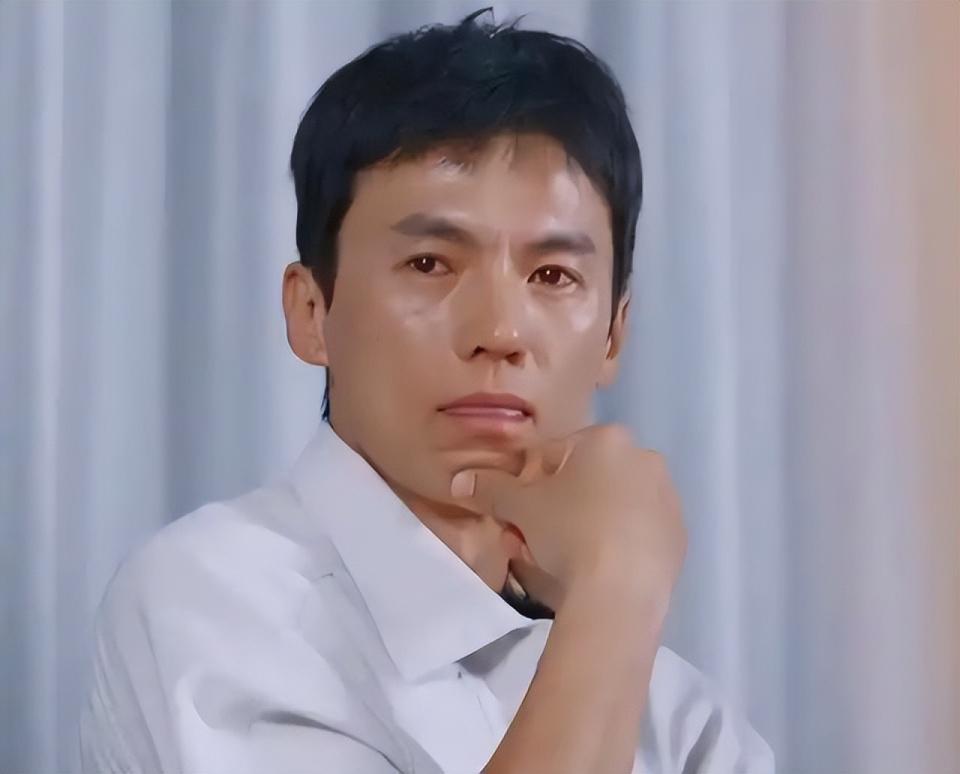 高原表弟、周迅前任、齐溪前夫…出道23年后，宋宁峰解锁新身份