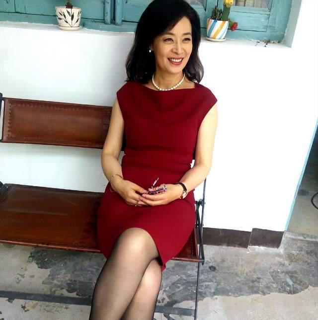 67岁顾艳宣布儿子结婚，晒儿子儿媳照片，谈婆媳相处被夸好婆婆