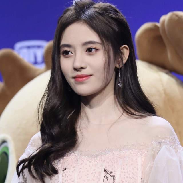 鞠婧祎工作室,给内娱明星上了一堂“职场生存课”