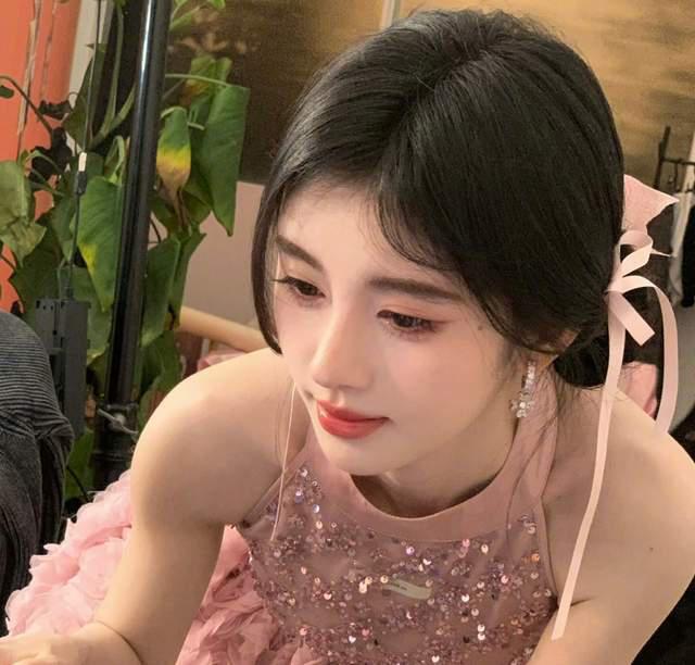 鞠婧祎工作室,给内娱明星上了一堂“职场生存课”