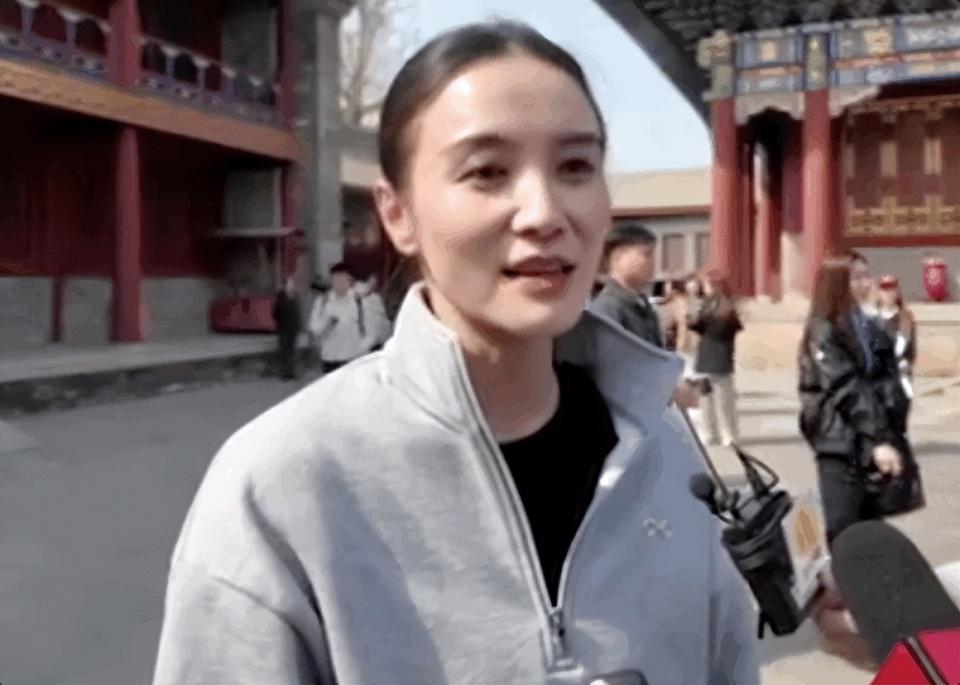 谁说两女同框必有一输？国话发布会，宋佳万茜同框我都不知道看谁