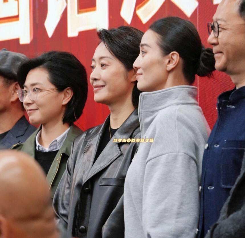 谁说两女同框必有一输？国话发布会，宋佳万茜同框我都不知道看谁