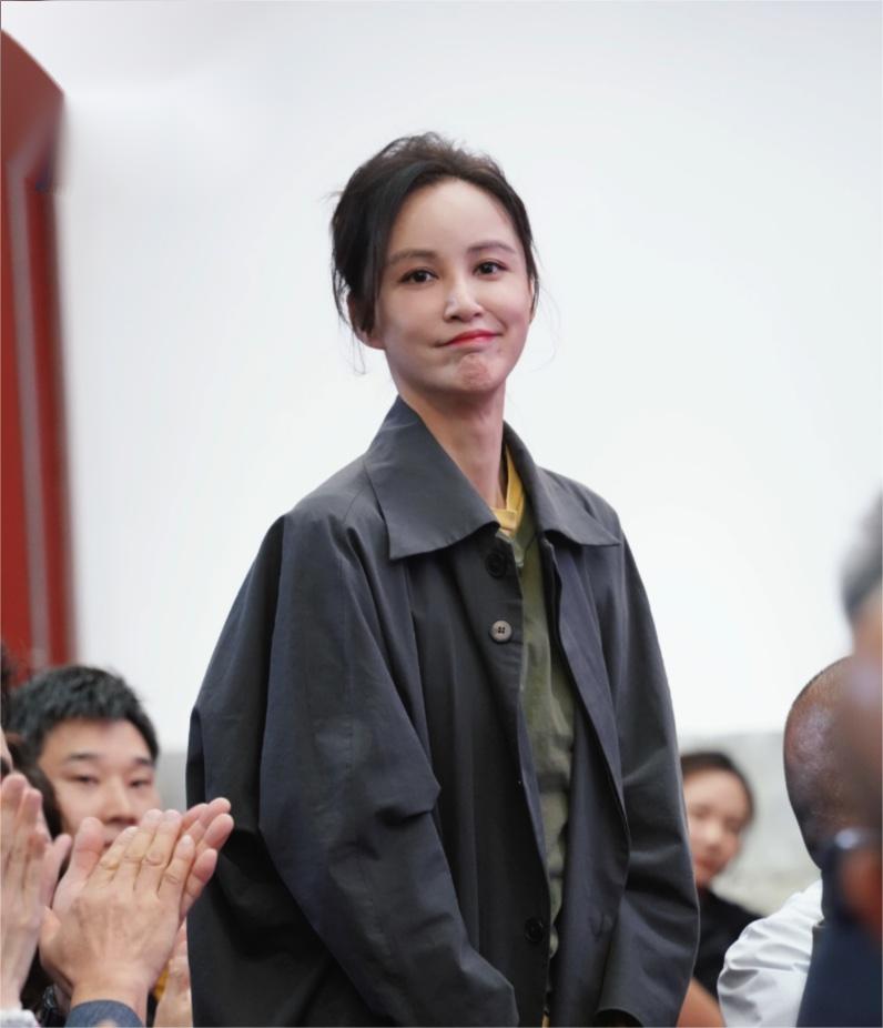 谁说两女同框必有一输？国话发布会，宋佳万茜同框我都不知道看谁