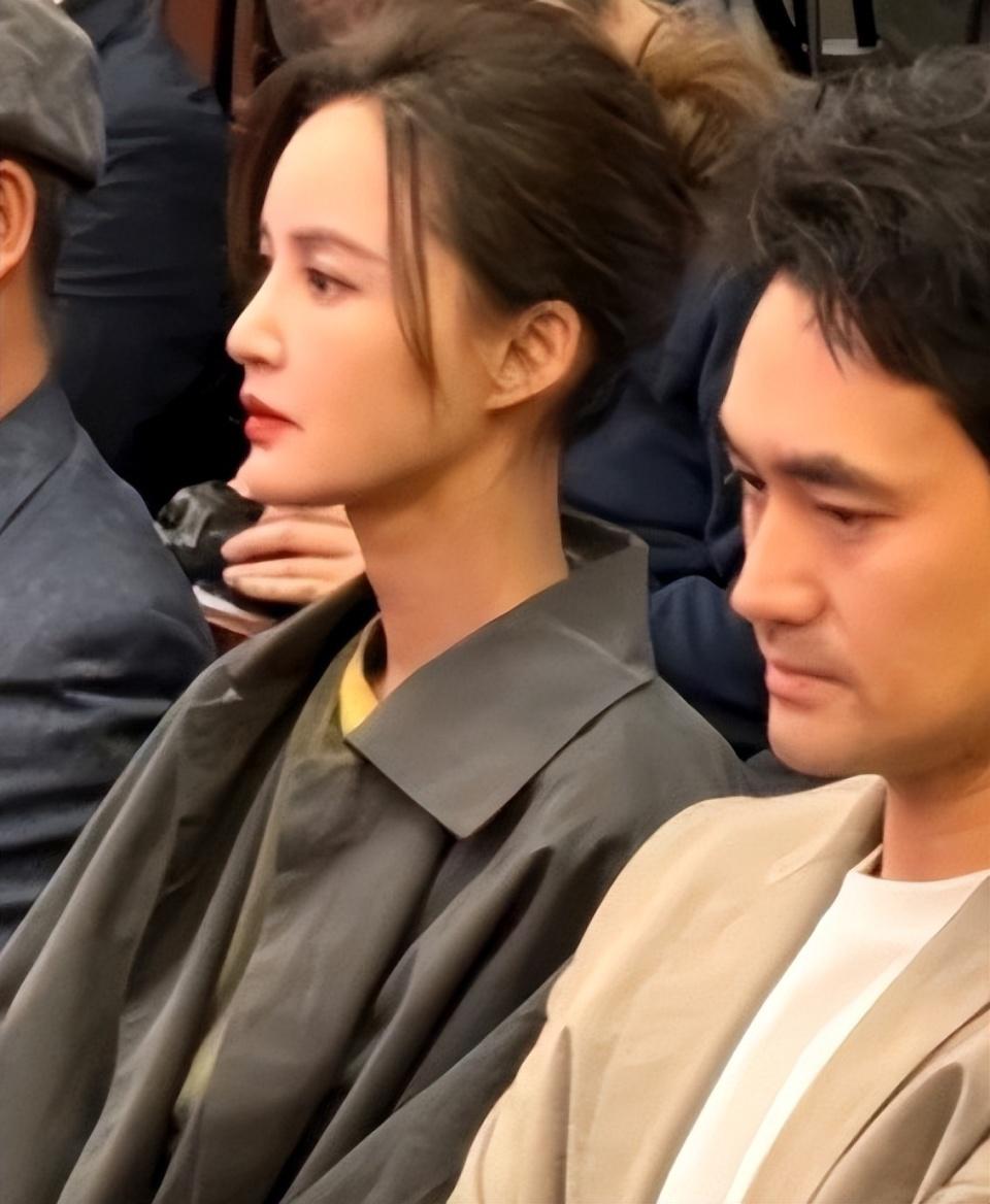 谁说两女同框必有一输？国话发布会，宋佳万茜同框我都不知道看谁