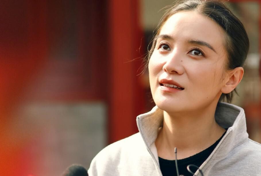 谁说两女同框必有一输？国话发布会，宋佳万茜同框我都不知道看谁