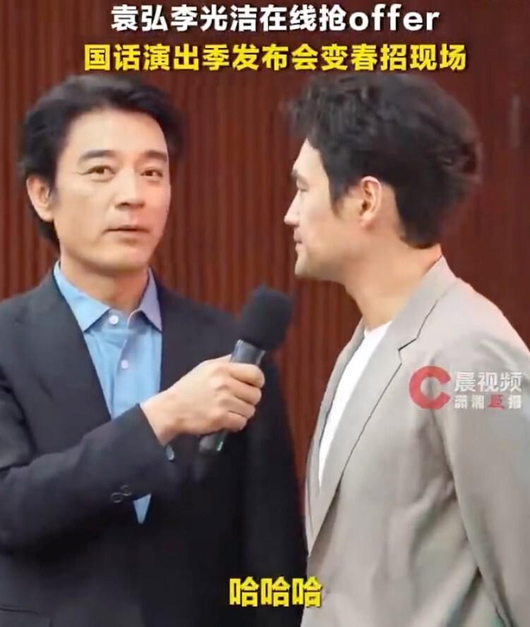 谁说两女同框必有一输？国话发布会，宋佳万茜同框我都不知道看谁