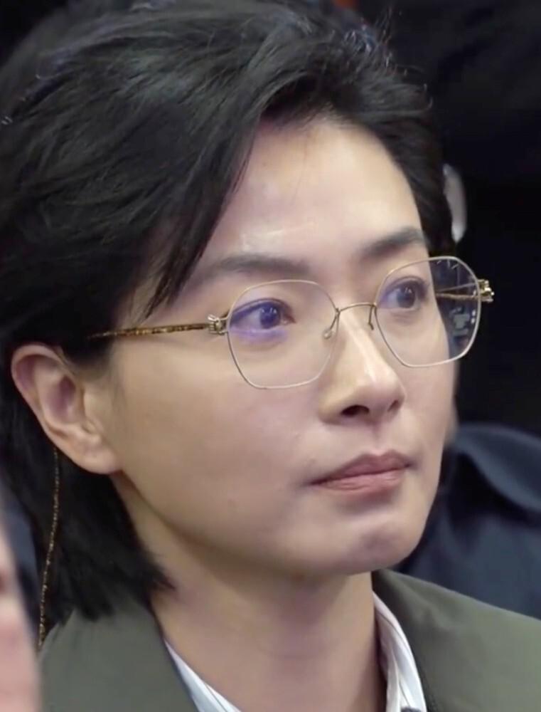 谁说两女同框必有一输？国话发布会，宋佳万茜同框我都不知道看谁