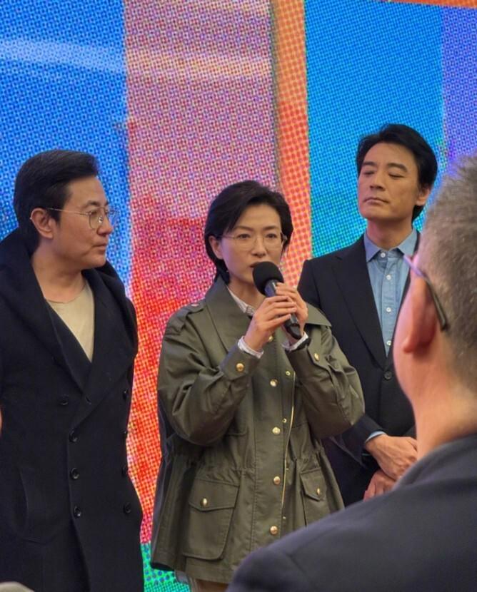 谁说两女同框必有一输？国话发布会，宋佳万茜同框我都不知道看谁