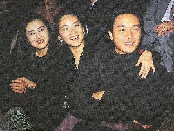 张国荣逝世23周年，王祖贤55秒视频看哭全网：他若还在，今年70了
