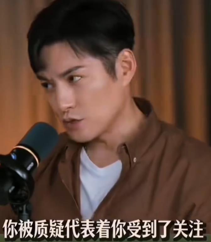 严屹宽回应“粉底液将军”争议，鼓励张凌赫接受质疑