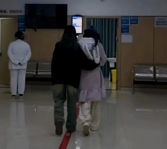 深夜现身急诊，呼吸困难，站不起来，她到底怎么了？！