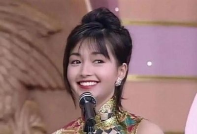 56岁前TVB女星罕露面！定居加拿大过平淡日子，素颜出镜不介意负评