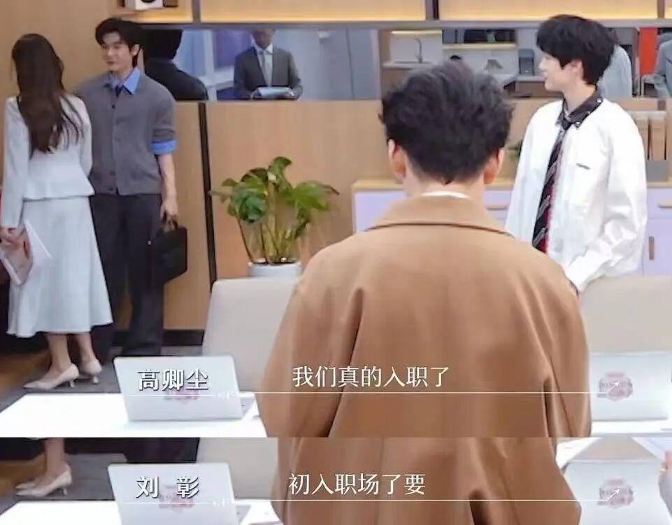 “粉丝百万还在假装素人”，专演“职场菜鸟”的网红快给打工人气饱了
