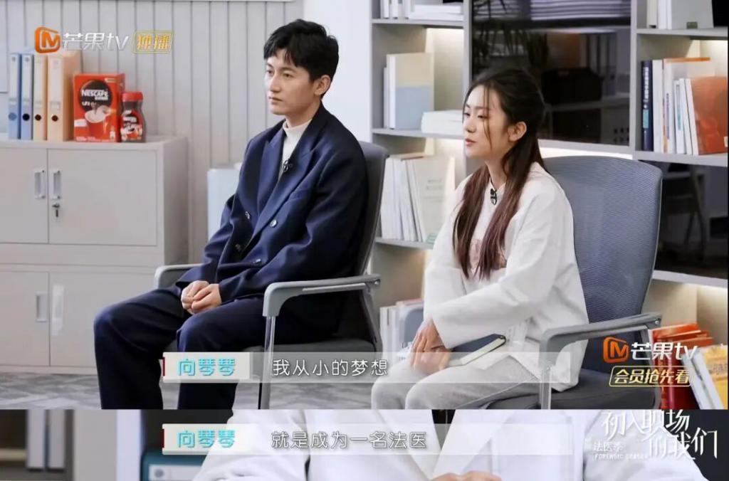 “粉丝百万还在假装素人”，专演“职场菜鸟”的网红快给打工人气饱了