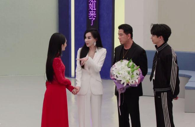 “打针脸”对比天然脸？脸肿僵硬不敢笑，《浪姐7》暴露人间真实