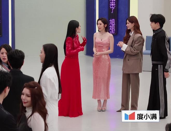 “打针脸”对比天然脸？脸肿僵硬不敢笑，《浪姐7》暴露人间真实
