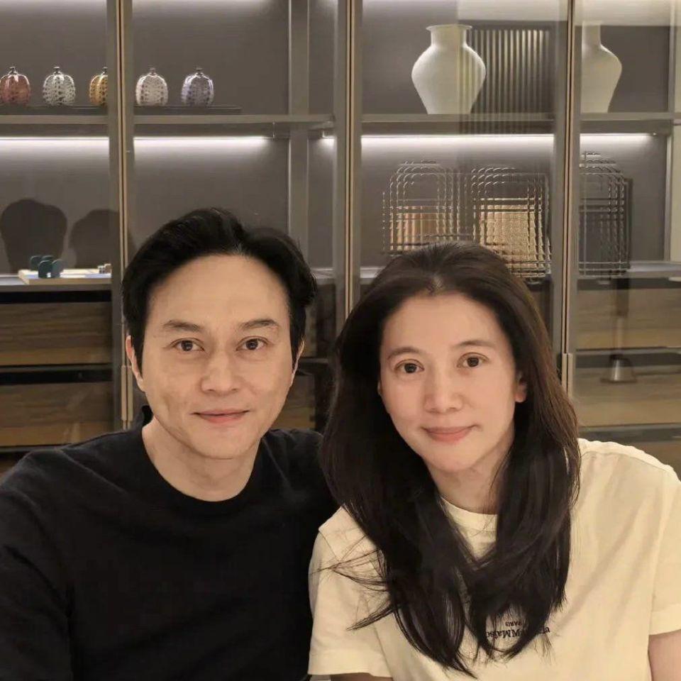 52岁张智霖深夜打桌球被偶遇！冻龄状态惊呆网友：像34岁小伙