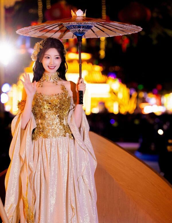 38岁毛晓彤花朝节封神！生图找不到皱纹，网友：她是怎么越长越嫩的？