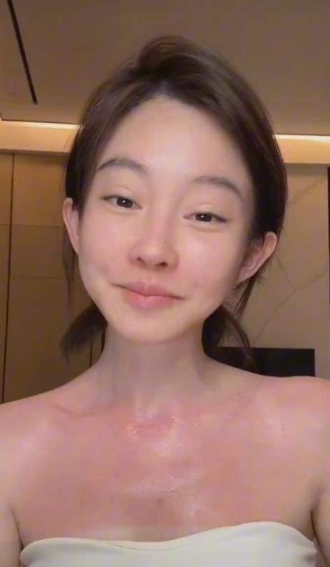 冯提莫被要求做“腋下管理”，“不要对女生那么苛刻，男生为什么不用”