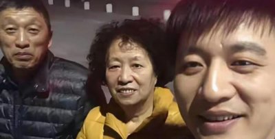 张雪峰走后第七天，他妈妈的一张照片，看哭全网