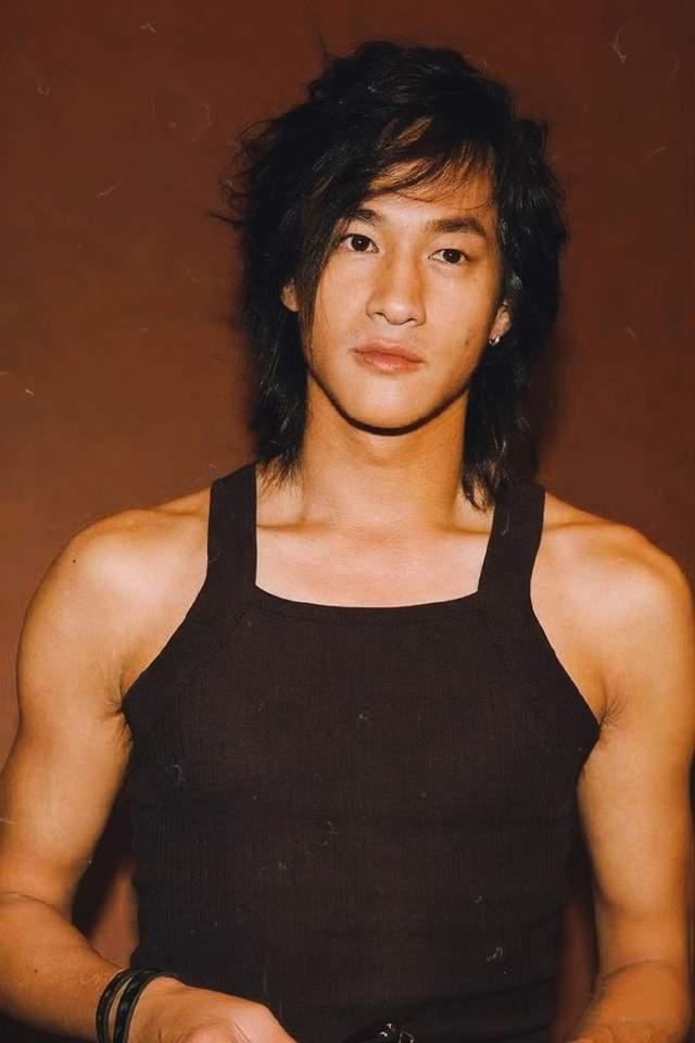 何润东16年前上相亲节目，被女嘉宾嫌嘴唇厚灭灯
