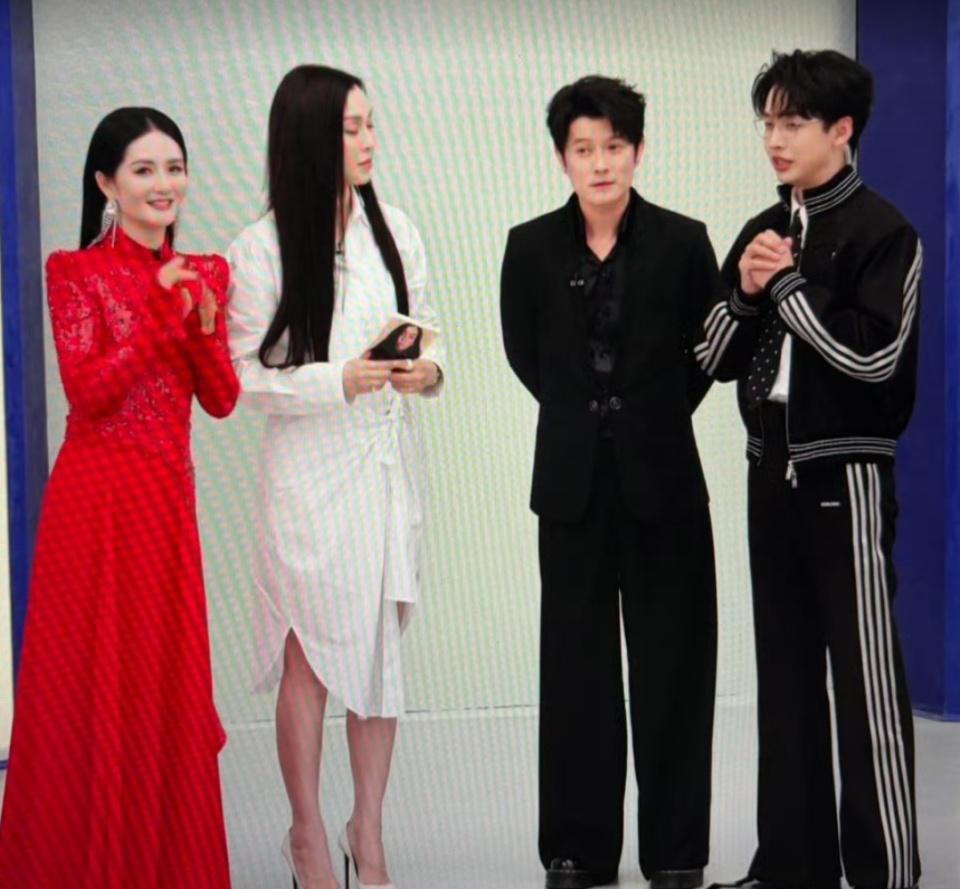 谢娜凌晨发文，拒绝承认她主持水平差，流程问题是节目组调度安排