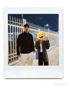 奥运冠军汪顺低调现身周杰伦演唱会，与昆凌同场追星引热议