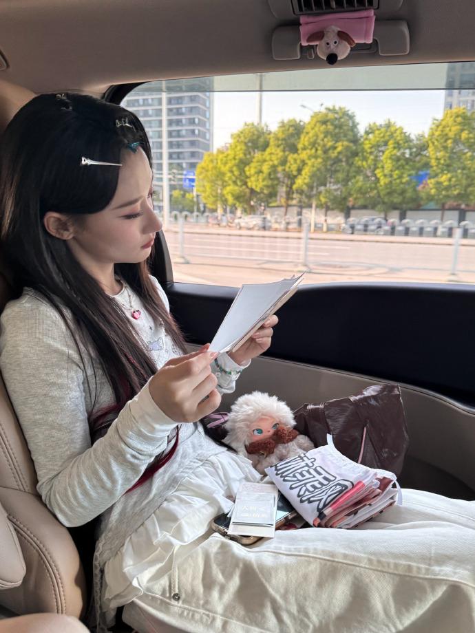 吴京点赞吐槽《浪姐7》博文 ，随后取消点赞，网友：谢楠该收走他手机了