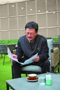 10亿没了，76岁黄玉郎承认欠债3000万，小37岁妻子将搬离豪宅办离婚