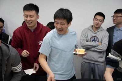 张雪峰接班人官宣直播，遗产分配有眉目，最残酷的商战才刚刚开始