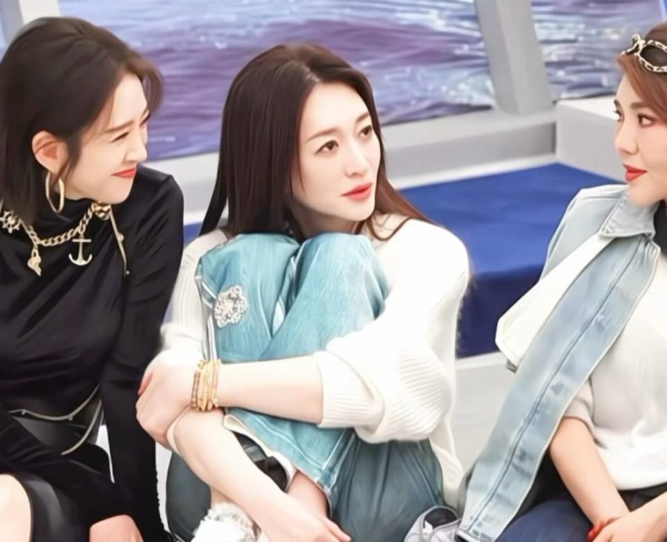 《浪姐7》孙怡疑似选人秀美腿，王濛反应太真实，装都懒得装？