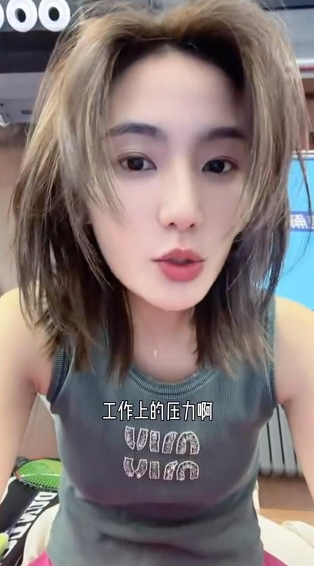 海哈金喜谈离婚后心境，曾焦虑靠运动自愈，床头与亚鹏亲密照抢镜