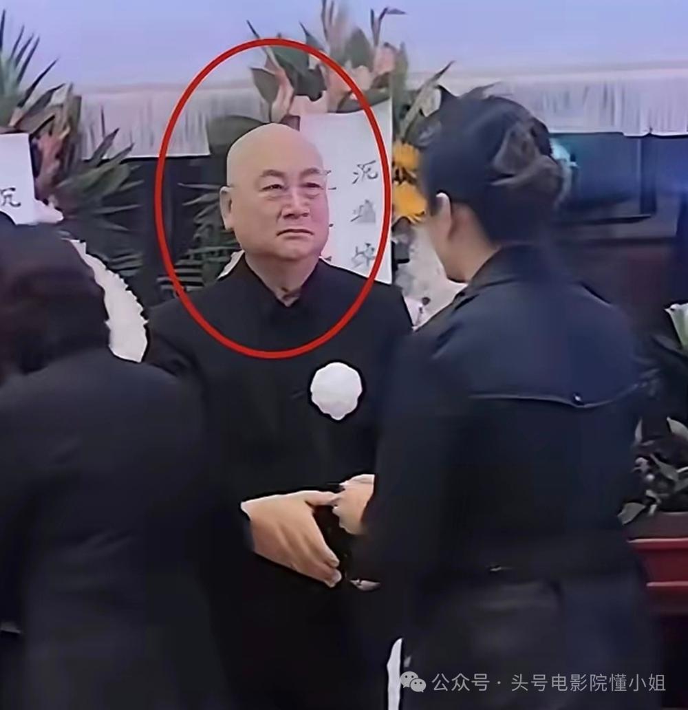 迟重瑞露面太悲痛！陈丽华告别仪式，“唐僧”西游记搭档赶来送别