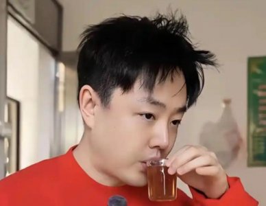 千万网红刘雨鑫带火莫氏鸡煲，晒出自己的支出，90天吃掉37万