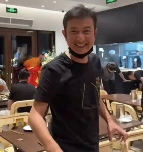 文章面馆周一休店引热议 网友调侃十多年前事件关联