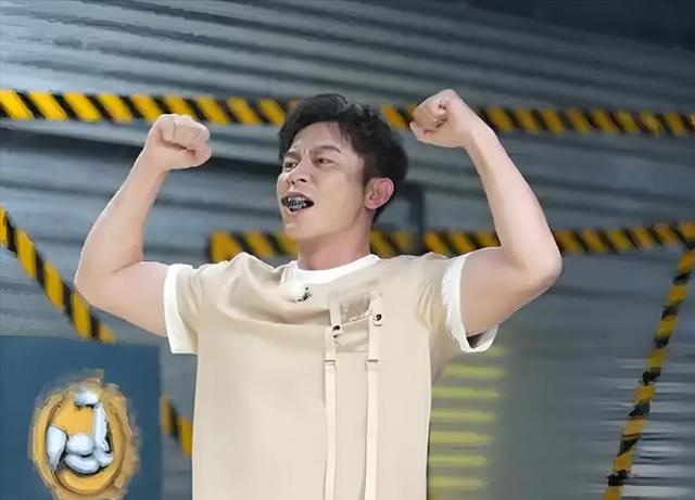 《跑男》初代团聚餐，baby站C位，可惜他们三未到场