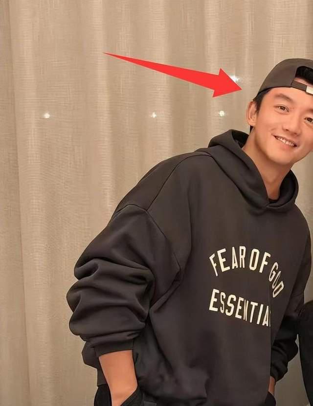 《跑男》初代团聚餐，baby站C位，可惜他们三未到场